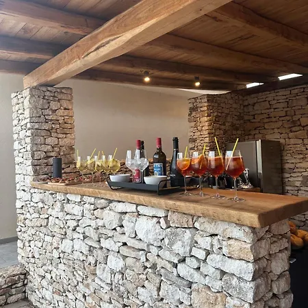 Casacanetto Villa, Et Piscine Chauffee 빌라 *