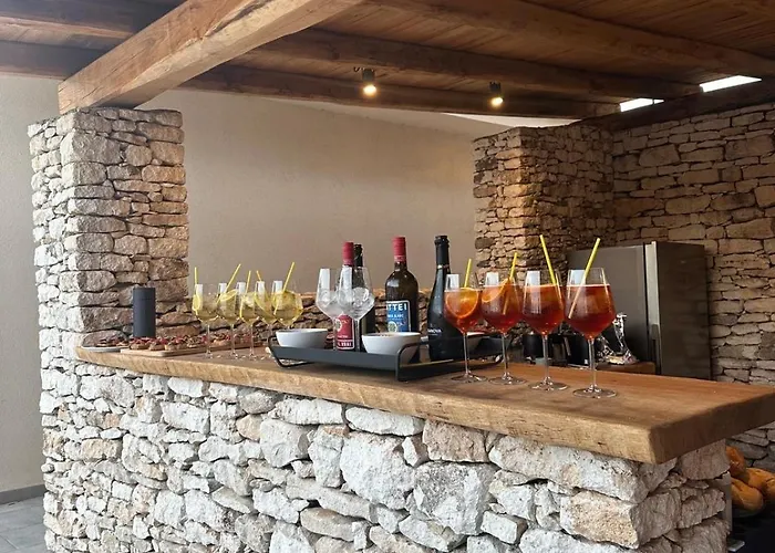 Casacanetto Villa, Et Piscine Chauffee 빌라 *